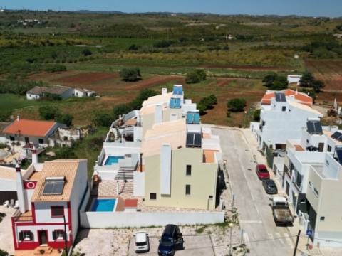 Moradia T3 Moderna com Piscina e BBQ a 3 km da Praia, Vila Nova de Cacela, Algarve