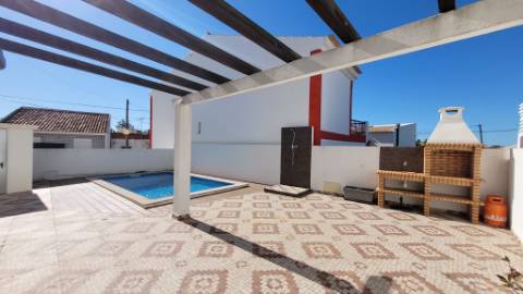 Moradia T3 Moderna com Piscina e BBQ a 3 km da Praia, Vila Nova de Cacela, Algarve