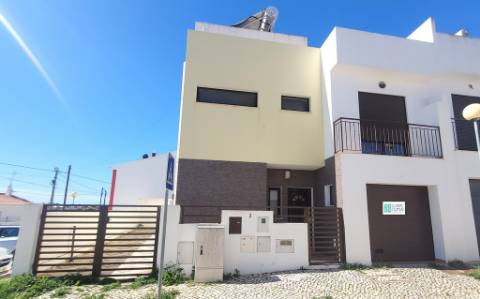 Moradia T3 Moderna com Piscina e BBQ a 3 km da Praia, Vila Nova de Cacela, Algarve