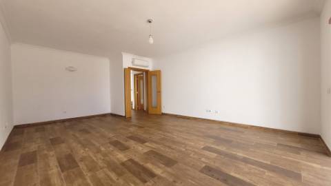 Moradia T3 Moderna com Piscina e BBQ a 3 km da Praia, Vila Nova de Cacela, Algarve