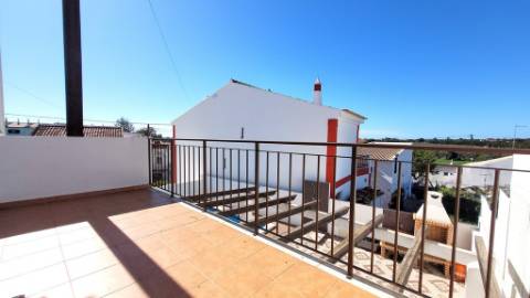 Moradia T3 Moderna com Piscina e BBQ a 3 km da Praia, Vila Nova de Cacela, Algarve