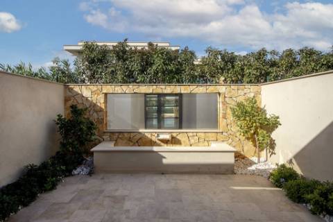 Nova moradia T4 com piscina, condomínio fechado, em Faro, Algarve