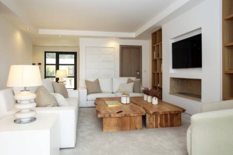 Nova moradia T4 com piscina, condomínio fechado, em Faro, Algarve