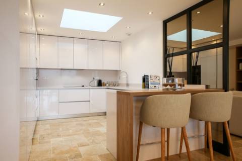 Nova moradia T4 com piscina, condomínio fechado, em Faro, Algarve