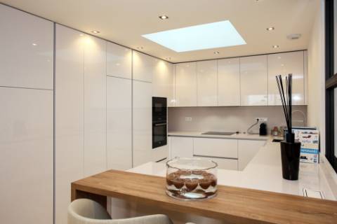 Nova moradia T4 com piscina, condomínio fechado, em Faro, Algarve