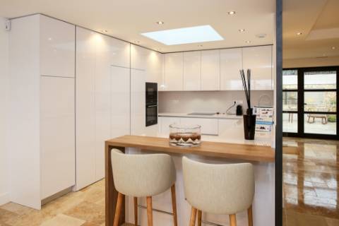 Nova moradia T4 com piscina, condomínio fechado, em Faro, Algarve