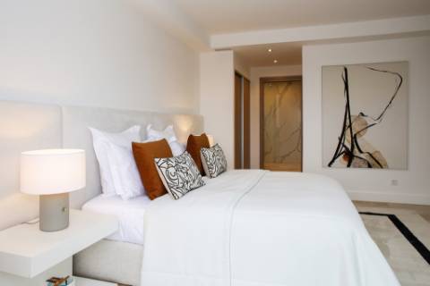 Nova moradia T4 com piscina, condomínio fechado, em Faro, Algarve