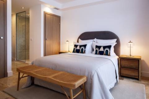 Nova moradia T4 com piscina, condomínio fechado, em Faro, Algarve