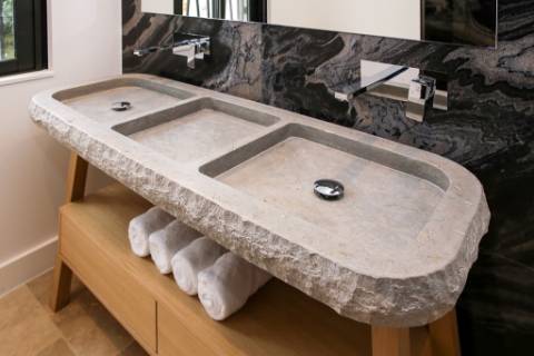 Nova moradia T4 com piscina, condomínio fechado, em Faro, Algarve