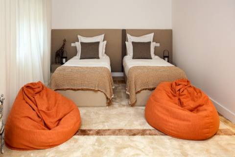 Nova moradia T4 com piscina, condomínio fechado, em Faro, Algarve