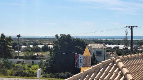 Nova Moradia de Luxo com Piscina e Terraço Panorâmico em Tavira, Algarve, Portugal.