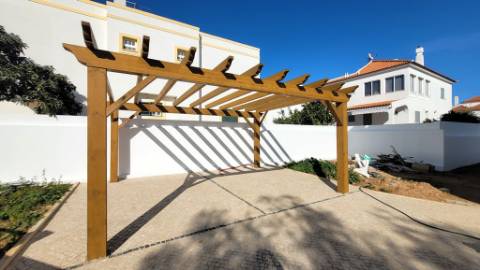Nova Moradia de Luxo com Piscina e Terraço Panorâmico em Tavira, Algarve, Portugal.