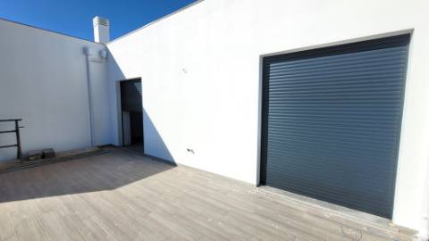 Nova Moradia de Luxo com Piscina e Terraço Panorâmico em Tavira, Algarve, Portugal.