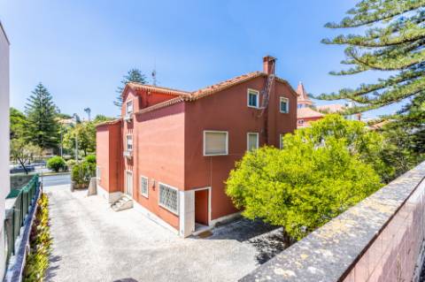 Moradia T9 com enorme potencial em Alvalade, Lisboa