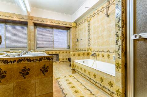 Moradia T9 com enorme potencial em Alvalade, Lisboa