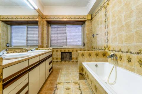 Moradia T9 com enorme potencial em Alvalade, Lisboa