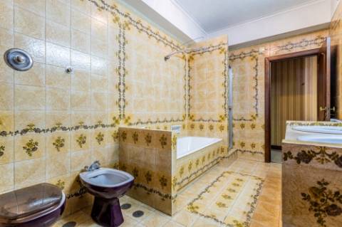 Moradia T9 com enorme potencial em Alvalade, Lisboa