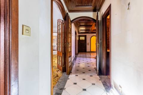 Moradia T9 com enorme potencial em Alvalade, Lisboa