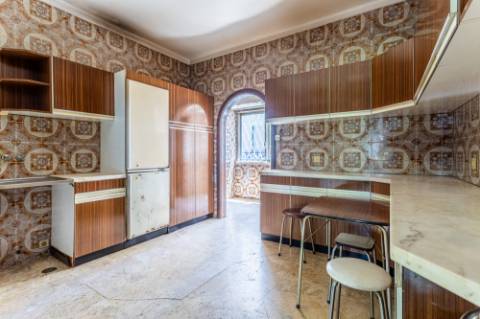 Moradia T9 com enorme potencial em Alvalade, Lisboa