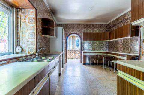 Moradia T9 com enorme potencial em Alvalade, Lisboa