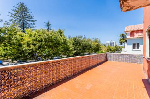 Moradia T9 com enorme potencial em Alvalade, Lisboa