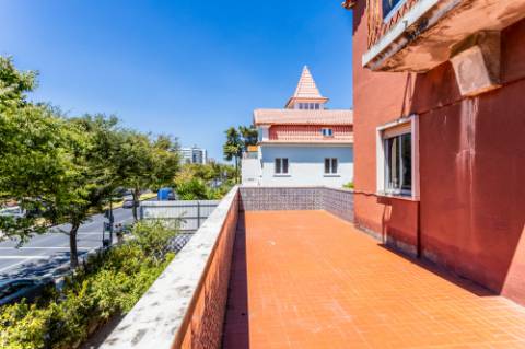 Moradia T9 com enorme potencial em Alvalade, Lisboa