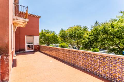 Moradia T9 com enorme potencial em Alvalade, Lisboa