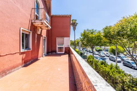 Moradia T9 com enorme potencial em Alvalade, Lisboa