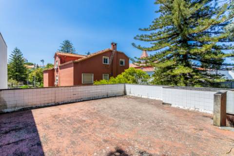 Moradia T9 com enorme potencial em Alvalade, Lisboa