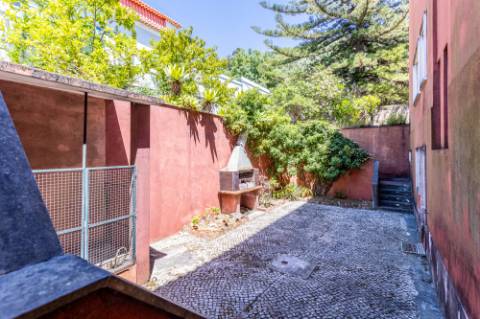 Moradia T9 com enorme potencial em Alvalade, Lisboa