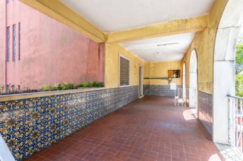 Moradia T9 com enorme potencial em Alvalade, Lisboa