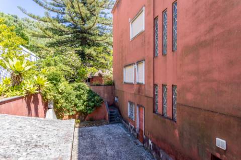 Moradia T9 com enorme potencial em Alvalade, Lisboa