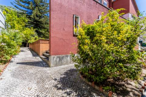 Moradia T9 com enorme potencial em Alvalade, Lisboa