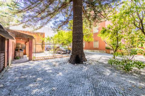 Moradia T9 com enorme potencial em Alvalade, Lisboa