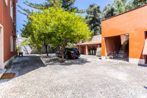 Moradia T9 com enorme potencial em Alvalade, Lisboa