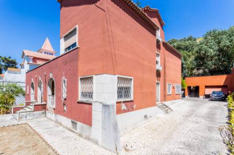 Moradia T9 com enorme potencial em Alvalade, Lisboa