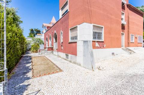 Moradia T9 com enorme potencial em Alvalade, Lisboa