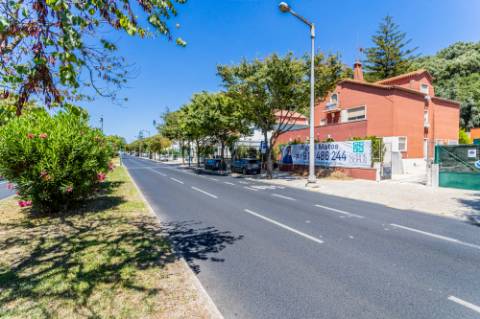 Moradia T9 com enorme potencial em Alvalade, Lisboa