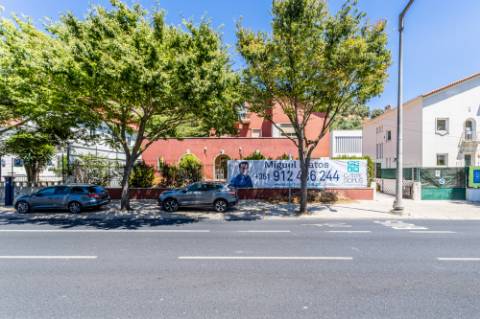 Moradia T9 com enorme potencial em Alvalade, Lisboa