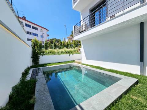 Nova moradia T3 com garagem e piscina, Cascais