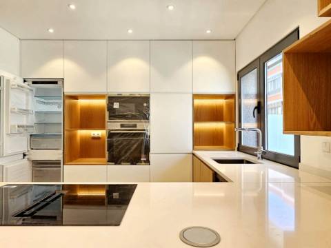 Nova moradia T3 com garagem e piscina, Cascais