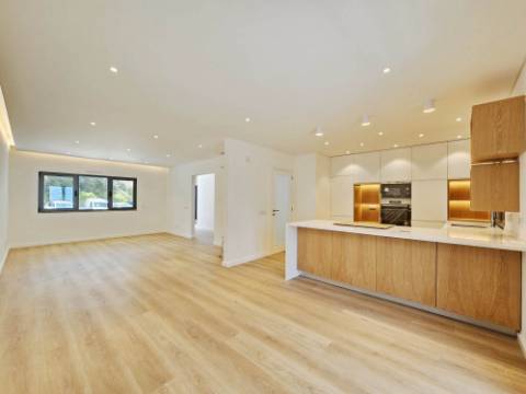 Nova moradia T3 com garagem e piscina, Cascais