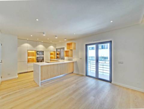 Nova moradia T3 com garagem e piscina, Cascais