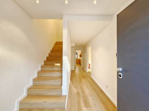 Nova moradia T3 com garagem e piscina, Cascais