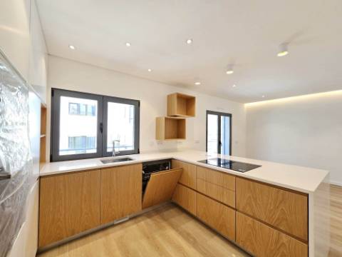 Nova moradia T3 com garagem e piscina, Cascais