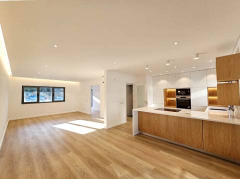 Nova moradia T3 com garagem e piscina, Cascais