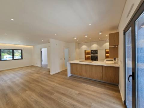 Nova moradia T3 com garagem e piscina, Cascais