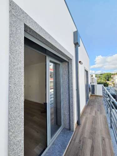 Nova moradia T3 com garagem e piscina, Cascais