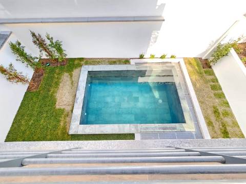 Nova moradia T3 com garagem e piscina, Cascais