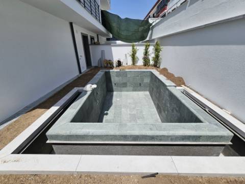 Nova moradia T3 com garagem e piscina, Cascais